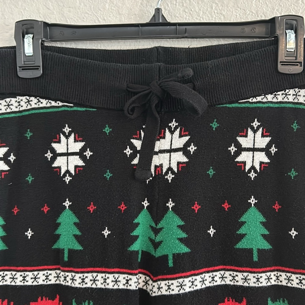 Super cute and thick holiday sweats - Picture 3 of 7